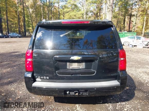 2015 Chevrolet Tahoe LT z VIN 1GNSKBKC8FR547518, wystawiony jako IAAI lot #43544283 z przebiegiem 295 964 mil mil oraz . Historia ofert i sprzedaży dostępna na DreamBid. Obrazek 16.