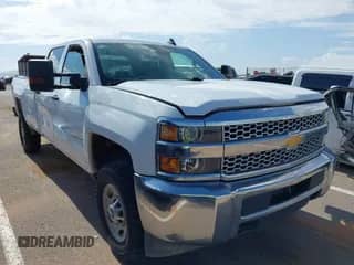 2019 Chevrolet Silverado 2500HD Work Truck z VIN 1GC1KREG4KF259406, wystawiony jako IAAI lot #42745912 z przebiegiem 95 630 mil mil oraz . Historia ofert i sprzedaży dostępna na DreamBid. Obrazek 1.