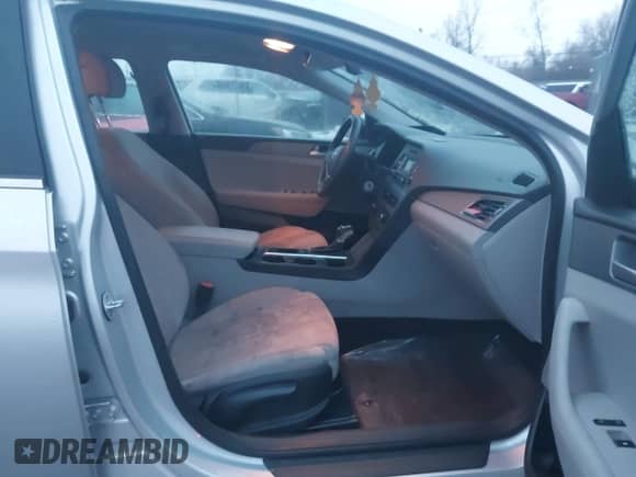 2017 Hyundai Sonata SE с VIN 5NPE24AF3HH559261, выставлен на аукционе IAAI как лот 41312125 с пробегом 123 714 миль миль и . История ставок и продаж доступна на DreamBid. Изображение 5.