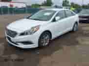 2017 Hyundai Sonata 2.4L с VIN 5NPE24AF8HH591669, выставлен на аукционе IAAI как лот 42877349 с пробегом 86 101 миль миль и . История ставок и продаж доступна на DreamBid. Изображение 2.