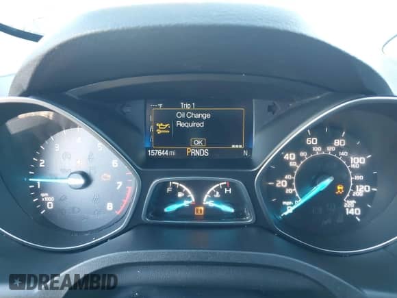 2017 Ford Escape Titanium z VIN 1FMCU9J90HUB07021, wystawiony jako IAAI lot #43492438 z przebiegiem 157 644 mil mil oraz . Historia ofert i sprzedaży dostępna na DreamBid. Obrazek 7.