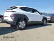 2025 Hyundai Kona SE с VIN KM8HA3AB8SU268321, выставлен на аукционе Copart как лот 69278575 с пробегом 7 257 миль миль и Списание • Salvage title. История ставок и продаж доступна на DreamBid. Изображение 3.