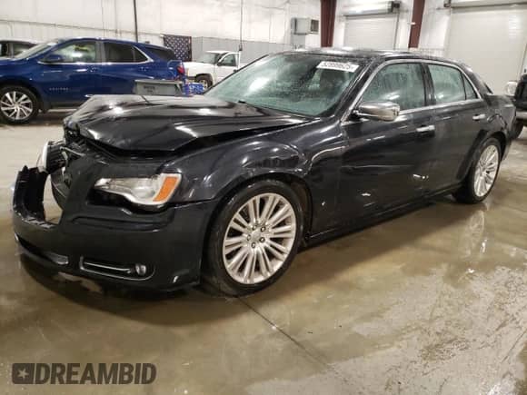 2013 Chrysler 300 C с VIN 2C3CCAET1DH711645, выставлен на аукционе Copart как лот 52899625 с пробегом 122 063 миль миль и На запчасти • Non repairable. История ставок и продаж доступна на DreamBid. Изображение 1.