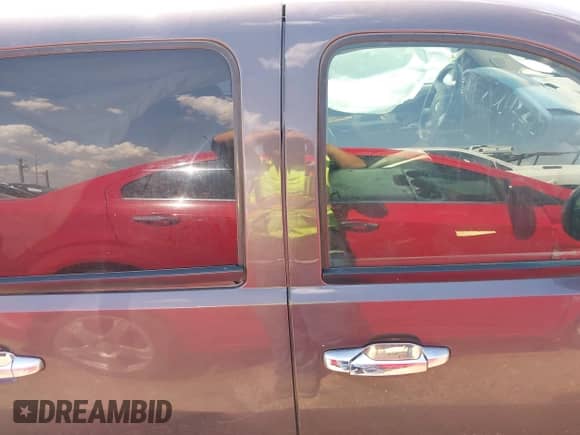 2010 Chevrolet Silverado 1500 LT z VIN 3GCRKSE30AG102962, wystawiony jako IAAI lot #42989727 z przebiegiem 232 236 mil mil oraz . Historia ofert i sprzedaży dostępna na DreamBid. Obrazek 13.