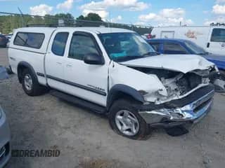 2002 Toyota Tundra SR5 z VIN 5TBBT44132S291645, wystawiony jako IAAI lot #43301831 z przebiegiem 153 742 mil mil oraz . Historia ofert i sprzedaży dostępna na DreamBid. Obrazek 1.