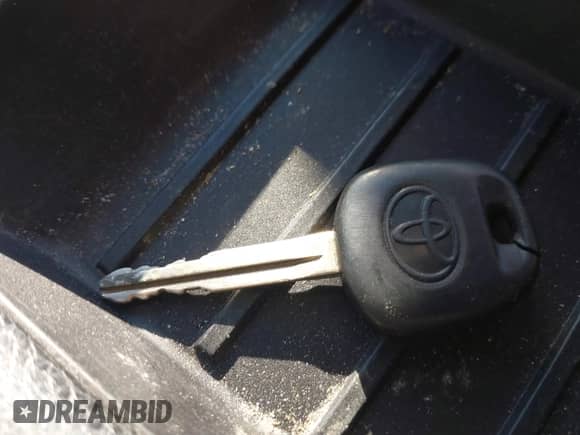 2016 Toyota Tundra SR with VIN 5TFUY5F1XGX506038, listed as a IAAI auction lot 43391833 with 139,754 mi miles and . Bid and sale history available at DreamBid. Image 11.