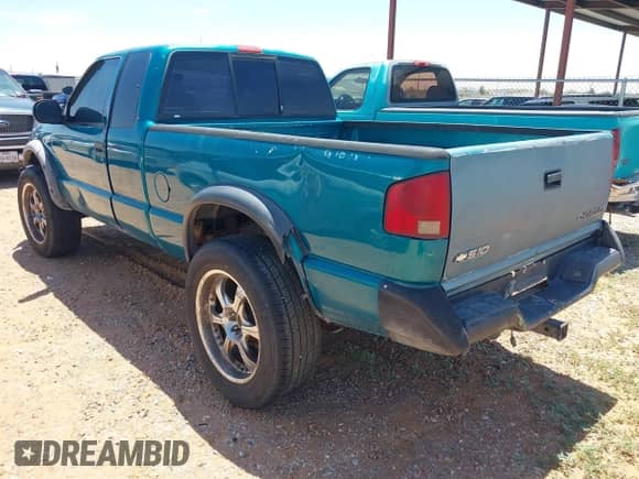 1996 Chevrolet S-10 LS с VIN 1GCCT19X4TK198987, выставлен на аукционе IAAI как лот 42888961 с пробегом 293 820 миль миль и . История ставок и продаж доступна на DreamBid. Изображение 3.