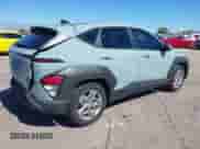 2025 Hyundai Kona SE z VIN KM8HA3AB8SU268349, wystawiony jako IAAI lot #43461222 z przebiegiem 5 517 mil mil oraz . Historia ofert i sprzedaży dostępna na DreamBid. Obrazek 4.