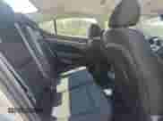 2018 Hyundai Elantra Value Edition z VIN 5NPD84LF8JH338610, wystawiony jako Copart lot #71126215 z przebiegiem 59 265 mil mil oraz Szkoda całkowita • Salvage title. Historia ofert i sprzedaży dostępna na DreamBid. Obrazek 10.