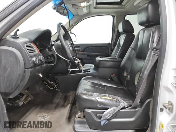 2014 Chevrolet Suburban LT с VIN 1GNSKJE73ER228258, выставлен на аукционе Copart как лот 85601405 с пробегом 374 398 миль миль и Чистый • Clean title. История ставок и продаж доступна на DreamBid. Изображение 7.