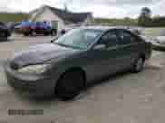 2005 Toyota Camry LE z VIN 4T1BE30KX5U628303, wystawiony jako Copart lot #71839265 z przebiegiem 186 304 mil mil oraz Czysty tytuł • Clean title. Historia ofert i sprzedaży dostępna na DreamBid. Obrazek 1.