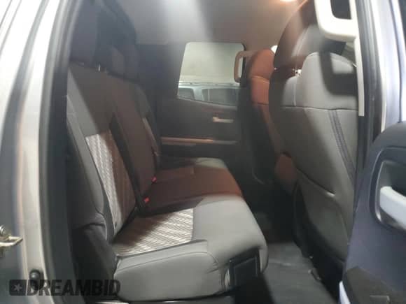 2019 Toyota Tundra SR с VIN 5TFUM5F1XKX081988, выставлен на аукционе Copart как лот 54347595 с пробегом 169 466 миль миль и Списание • Salvage title. История ставок и продаж доступна на DreamBid. Изображение 10.