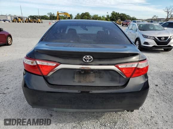 2015 Toyota Camry SE z VIN 4T1BF1FK5FU923948, wystawiony jako Copart lot #82100065 z przebiegiem 224 274 mil mil oraz Nie do naprawy • Non repairable. Historia ofert i sprzedaży dostępna na DreamBid. Obrazek 6.
