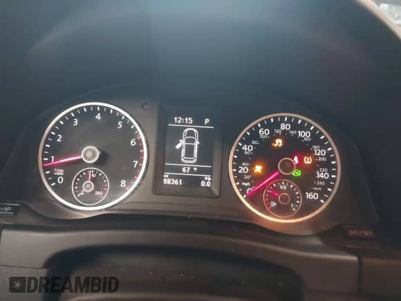 2014 Volkswagen Tiguan S с VIN WVGBV3AX6EW545157, выставлен на аукционе IAAI как лот 42256191 с пробегом 98 361 миль миль и . История ставок и продаж доступна на DreamBid. Изображение 7.