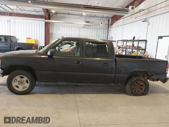 2005 GMC Sierra 1500 SLE with VIN 2GTEK13T351116381, listed as a IAAI auction lot 41970225 with 260,444 mi miles and . Bid and sale history available at DreamBid. Image 14.