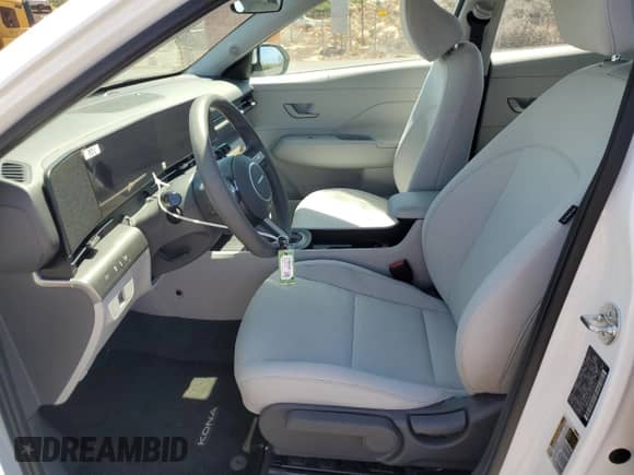 2025 Hyundai Kona SE with VIN KM8HA3AB7SU191411, listed as a Copart auction lot 68730955 with 6,138 mi miles and Salvage title. Bid and sale history available at DreamBid. Image 7.