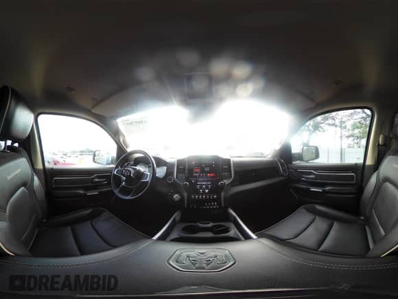 2020 Ram 1500 Laramie z VIN 1C6SRFRT4LN352298, wystawiony jako IAAI lot #43097857 z przebiegiem 59 894 mil mil oraz . Historia ofert i sprzedaży dostępna na DreamBid. Obrazek 18.