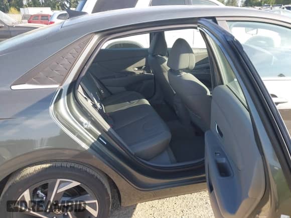 2025 Hyundai Elantra SEL Convenience с VIN KMHLS4DG4SU024718, выставлен на аукционе IAAI как лот 43247320 с пробегом 9 552 миль миль и . История ставок и продаж доступна на DreamBid. Изображение 8.