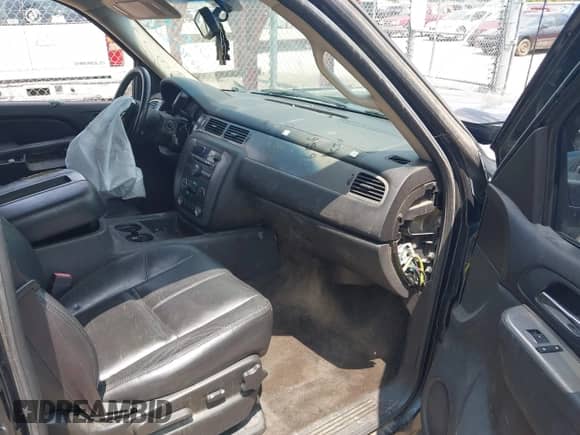 2011 Chevrolet Avalanche LT z VIN 3GNTKFE37BG136077, wystawiony jako IAAI lot #42906255 z przebiegiem Nie podano mil oraz . Historia ofert i sprzedaży dostępna na DreamBid. Obrazek 5.