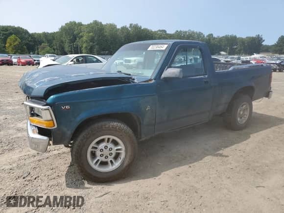 1994 Dodge Dakota z VIN 1B7FL26XXRW130637, wystawiony jako Copart lot #70238464 z przebiegiem Nie podano mil oraz Szkoda całkowita • Salvage title. Historia ofert i sprzedaży dostępna na DreamBid. Obrazek 1.