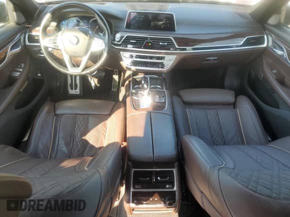 2018 BMW 7 Series 740e xDrive z VIN WBA7J2C52JG938439, wystawiony jako Copart lot #69452044 z przebiegiem 38 451 mil mil oraz Szkoda całkowita • Salvage title. Historia ofert i sprzedaży dostępna na DreamBid. Obrazek 8.