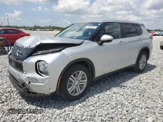 2024 Mitsubishi Outlander ES with VIN JA4J3UA83RZ005171, listed as a Copart auction lot 57891695 with 14,605 mi miles and Non repairable. Bid and sale history available at DreamBid. Image 1.