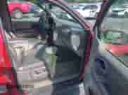 2002 Chevrolet TrailBlazer LS z VIN 1GNDT13S022332787, wystawiony jako IAAI lot #42739318 z przebiegiem 155 190 mil mil oraz . Historia ofert i sprzedaży dostępna na DreamBid. Obrazek 5.