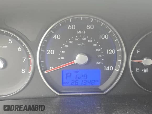 2012 Hyundai Santa Fe GLS с VIN 5XYZGDAG5CG127959, выставлен на аукционе Copart как лот 81504265 с пробегом 261 348 миль миль и Чистый • Clean title. История ставок и продаж доступна на DreamBid. Изображение 8.