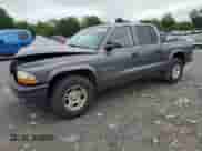 2002 Dodge Dakota Sport z VIN 1B7HL38N52S719442, wystawiony jako Copart lot #60345185 z przebiegiem 176 022 mil mil oraz Szkoda całkowita • Salvage title. Historia ofert i sprzedaży dostępna na DreamBid. Obrazek 1.