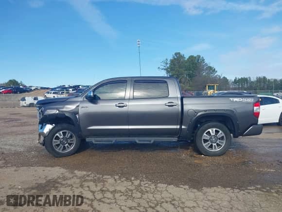 2017 Toyota Tundra Platinum с VIN 5TFAY5F15HX627757, выставлен на аукционе IAAI как лот 41155707 с пробегом 90 675 миль миль и . История ставок и продаж доступна на DreamBid. Изображение 14.