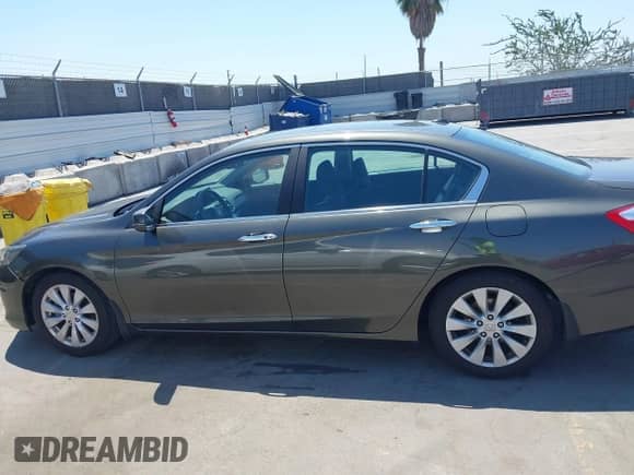 2013 Honda Accord EX-L z VIN 1HGCR2F89DA038775, wystawiony jako IAAI lot #42942275 z przebiegiem 109 769 mil mil oraz . Historia ofert i sprzedaży dostępna na DreamBid. Obrazek 14.