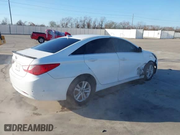 2013 Hyundai Sonata GLS z VIN 5NPEB4AC4DH653973, wystawiony jako IAAI lot #41209268 z przebiegiem 170 399 mil mil oraz . Historia ofert i sprzedaży dostępna na DreamBid. Obrazek 4.