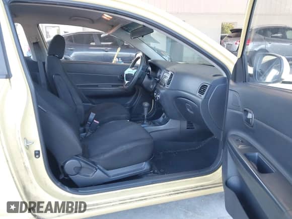 2010 Hyundai Accent GS с VIN KMHCM3AC1AU162379, выставлен на аукционе IAAI как лот 43317762 с пробегом 175 257 миль миль и . История ставок и продаж доступна на DreamBid. Изображение 5.