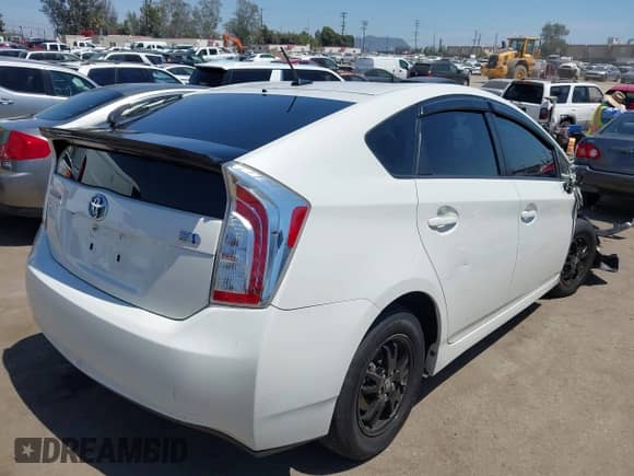 2015 Toyota Prius Four z VIN JTDKN3DU3F0484750, wystawiony jako IAAI lot #42397909 z przebiegiem 100 295 mil mil oraz . Historia ofert i sprzedaży dostępna na DreamBid. Obrazek 4.