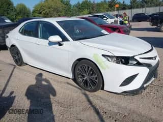 2019 Toyota Camry SE z VIN 4T1B11HK1KU770829, wystawiony jako IAAI lot #43325198 z przebiegiem 101 380 mil mil oraz . Historia ofert i sprzedaży dostępna na DreamBid. Obrazek 1.