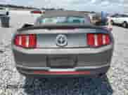 2010 Ford Mustang V6 z VIN 1ZVBP8EN1A5117708, wystawiony jako Copart lot #68529365 z przebiegiem Nie podano mil oraz Szkoda całkowita • Salvage title. Historia ofert i sprzedaży dostępna na DreamBid. Obrazek 6.