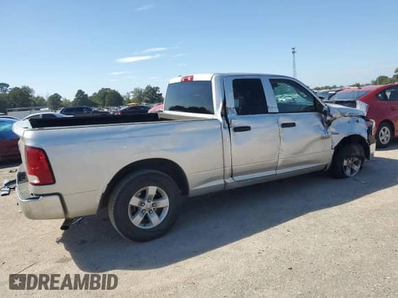 2018 Ram 1500 Tradesman z VIN 1C6RR6FT2JS330673, wystawiony jako Copart lot #84777565 z przebiegiem 106 434 mil mil oraz Szkoda całkowita • Salvage title. Historia ofert i sprzedaży dostępna na DreamBid. Obrazek 3.