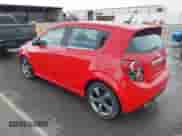 2013 Chevrolet Sonic RS z VIN 1G1JH6SB5D4158355, wystawiony jako IAAI lot #42234638 z przebiegiem 164 870 mil mil oraz . Historia ofert i sprzedaży dostępna na DreamBid. Obrazek 3.