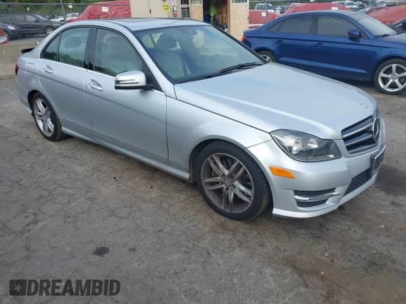 2014 Mercedes-Benz C 300 Sport с VIN WDDGF8AB8EA938380, выставлен на аукционе IAAI как лот 43216216 с пробегом 101 405 миль миль и . История ставок и продаж доступна на DreamBid. Изображение 1.