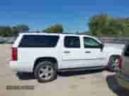2014 Chevrolet Suburban LTZ z VIN 1GNSKKE70ER143643, wystawiony jako IAAI lot #43075437 z przebiegiem 39 400 mil mil oraz . Historia ofert i sprzedaży dostępna na DreamBid. Obrazek 13.