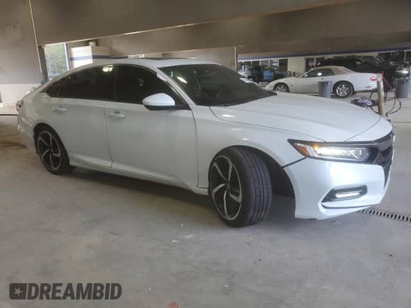 2020 Honda Accord Sport z VIN 1HGCV2F35LA029229, wystawiony jako Copart lot #84655955 z przebiegiem 64 364 mil mil oraz Szkoda całkowita • Salvage title. Historia ofert i sprzedaży dostępna na DreamBid. Obrazek 4.