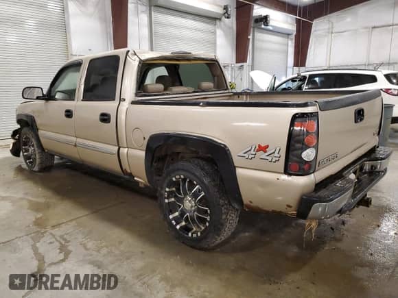 2006 GMC Sierra 1500 SLT with VIN 2GTEK13T861151161, listed as a Copart auction lot 57295185 with 233,274 mi miles and Salvage title. Bid and sale history available at DreamBid. Image 2.