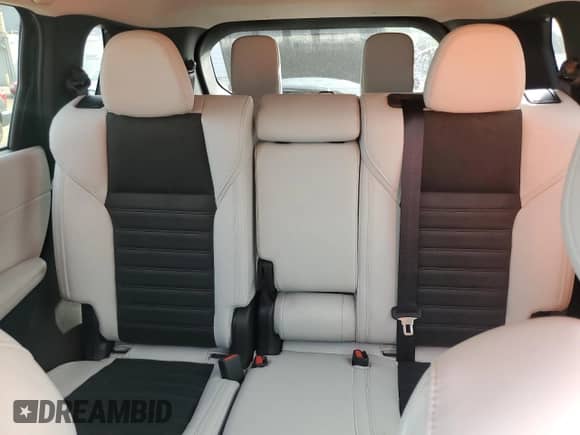 2025 Mitsubishi Outlander SE z VIN JA4J4VA82SZ026117, wystawiony jako Copart lot #81656845 z przebiegiem 1 460 mil mil oraz Szkoda całkowita • Salvage title. Historia ofert i sprzedaży dostępna na DreamBid. Obrazek 10.