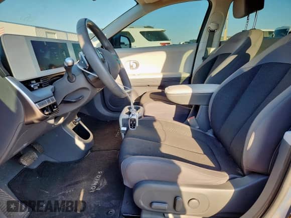 2022 Hyundai Ioniq 5 SE с VIN KM8KM4AE8NU054401, выставлен на аукционе Copart как лот 63199925 с пробегом 27 798 миль миль и Чистый • Clean title. История ставок и продаж доступна на DreamBid. Изображение 7.