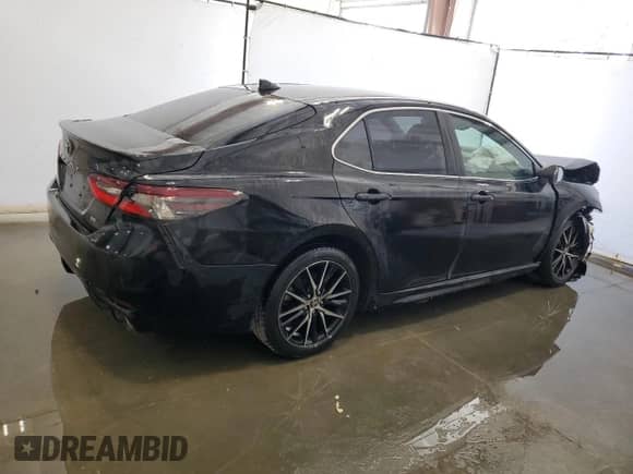 2021 Toyota Camry SE Nightshade z VIN 4T1G11AK8MU587902, wystawiony jako Copart lot #69937315 z przebiegiem 88 231 mil mil oraz Czysty tytuł • Clean title. Historia ofert i sprzedaży dostępna na DreamBid. Obrazek 3.