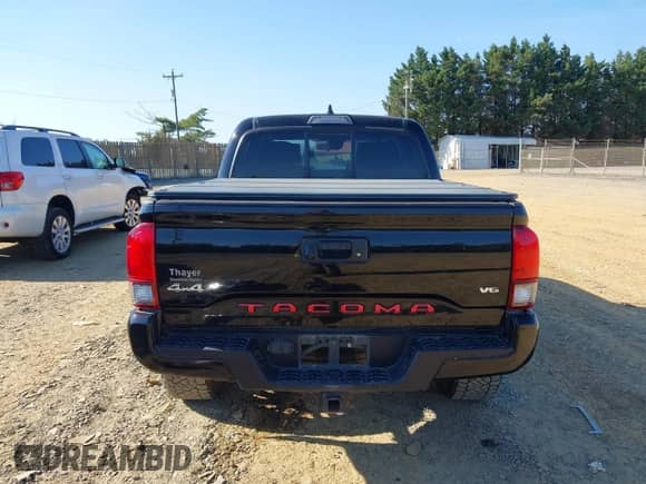 2020 Toyota Tacoma SR5 with VIN 3TMCZ5AN0LM331088, listed as a IAAI auction lot 43270787 with 69,590 mi miles and . Bid and sale history available at DreamBid. Image 17.