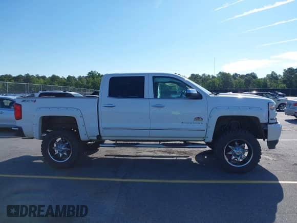 2017 Chevrolet Silverado 1500 LTZ z VIN 3GCUKSEC0HG274378, wystawiony jako IAAI lot #42182655 z przebiegiem 103 704 mil mil oraz . Historia ofert i sprzedaży dostępna na DreamBid. Obrazek 13.