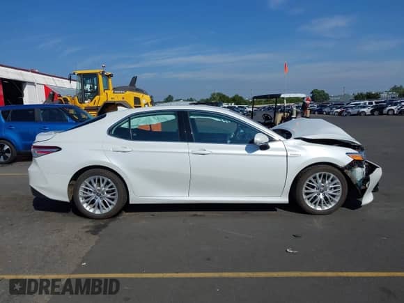 2020 Toyota Camry Hybrid XLE z VIN 4T1F31AK1LU541672, wystawiony jako IAAI lot #43125531 z przebiegiem 207 911 mil mil oraz . Historia ofert i sprzedaży dostępna na DreamBid. Obrazek 13.