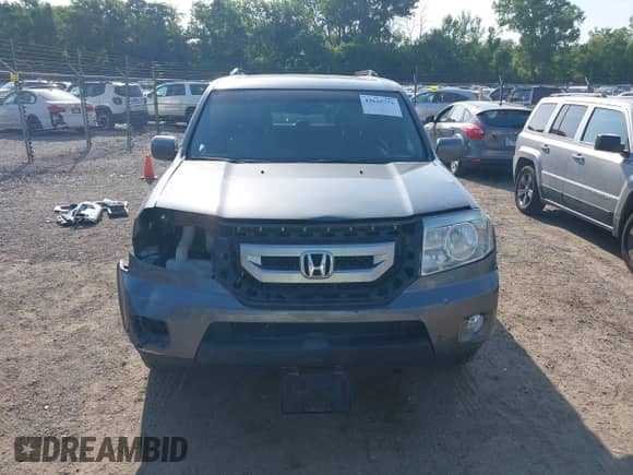 2010 Honda Pilot Touring with VIN 5FNYF4H88AB012001, listed as a IAAI auction lot 42635771 with 287,115 mi miles and . Bid and sale history available at DreamBid. Image 13.