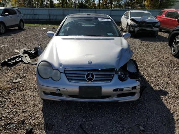 2003 Mercedes-Benz C 320 z VIN WDBRN64J73A505674, wystawiony jako Copart lot #84445735 z przebiegiem 131 967 mil mil oraz Szkoda całkowita • Salvage title. Historia ofert i sprzedaży dostępna na DreamBid. Obrazek 5.
